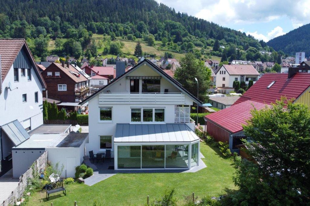 Ferienwohnung Am Enzufer Mit Balkon In Bad Wildbad Im Schwarzwald المظهر الخارجي الصورة
